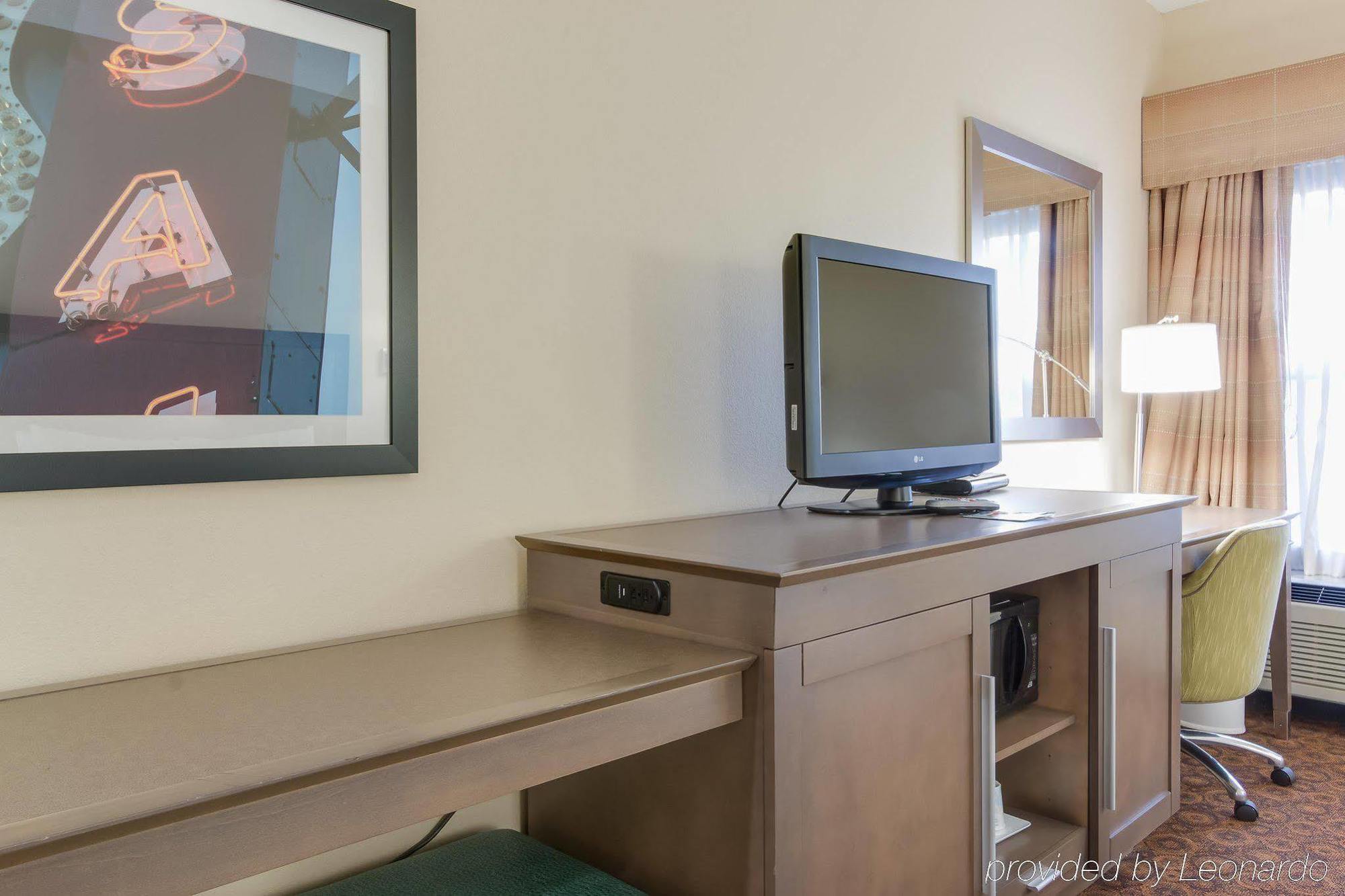 Hampton Hotel 3*
